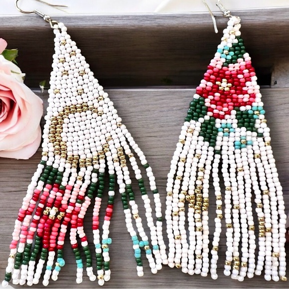 These beautiful feminine earrings feature a vibrant blend of colors - Picture 10 of 17